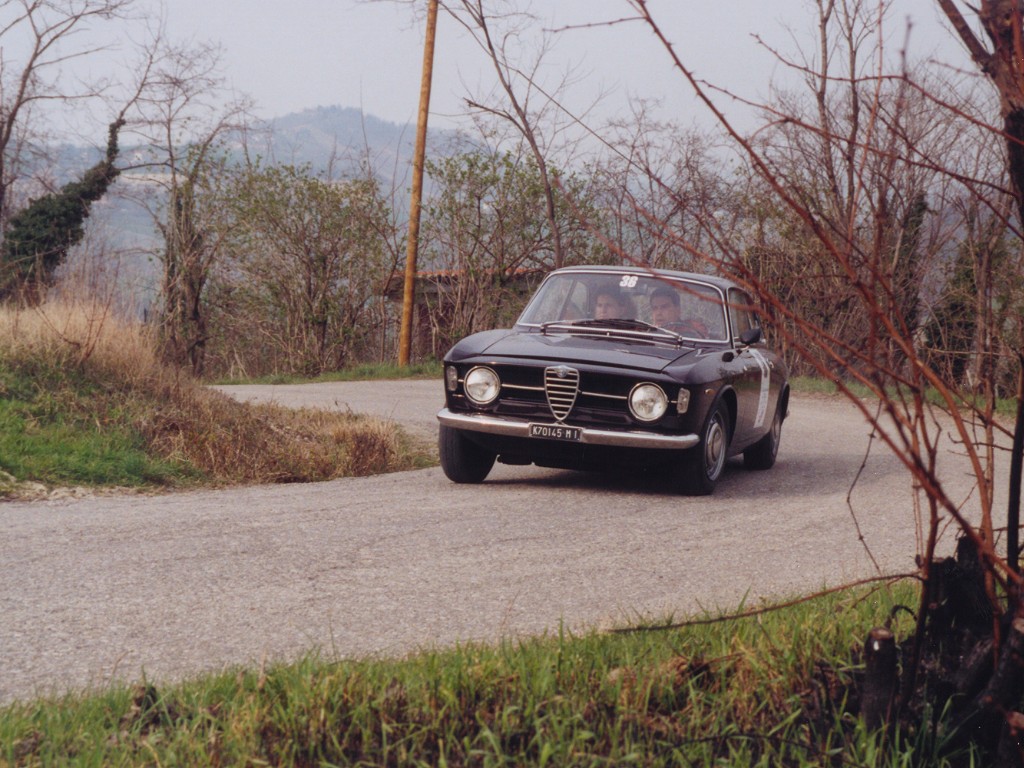 Alfa Romeo Giulia Coup - this make take a little while to download