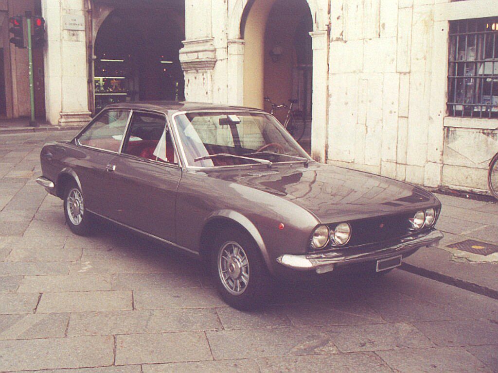 Fiat 124 Sport Coupe - this make take a little while to download