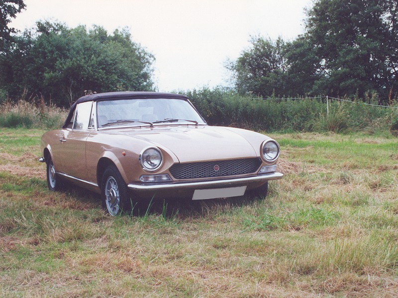 Fiat 124 Spider - this make take a little while to download