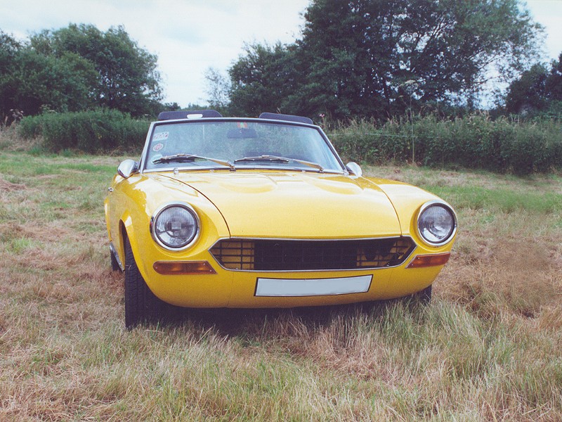 Fiat 124 Spider - this make take a little while to download