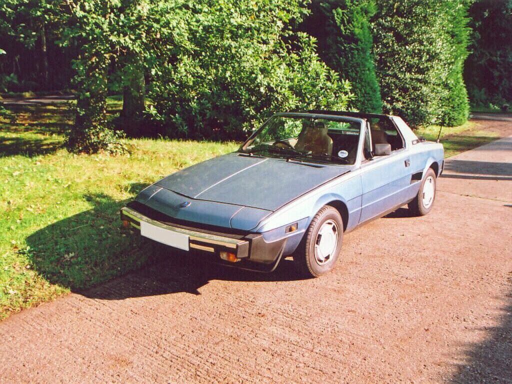 Fiat X1/9 - this make take a little while to download